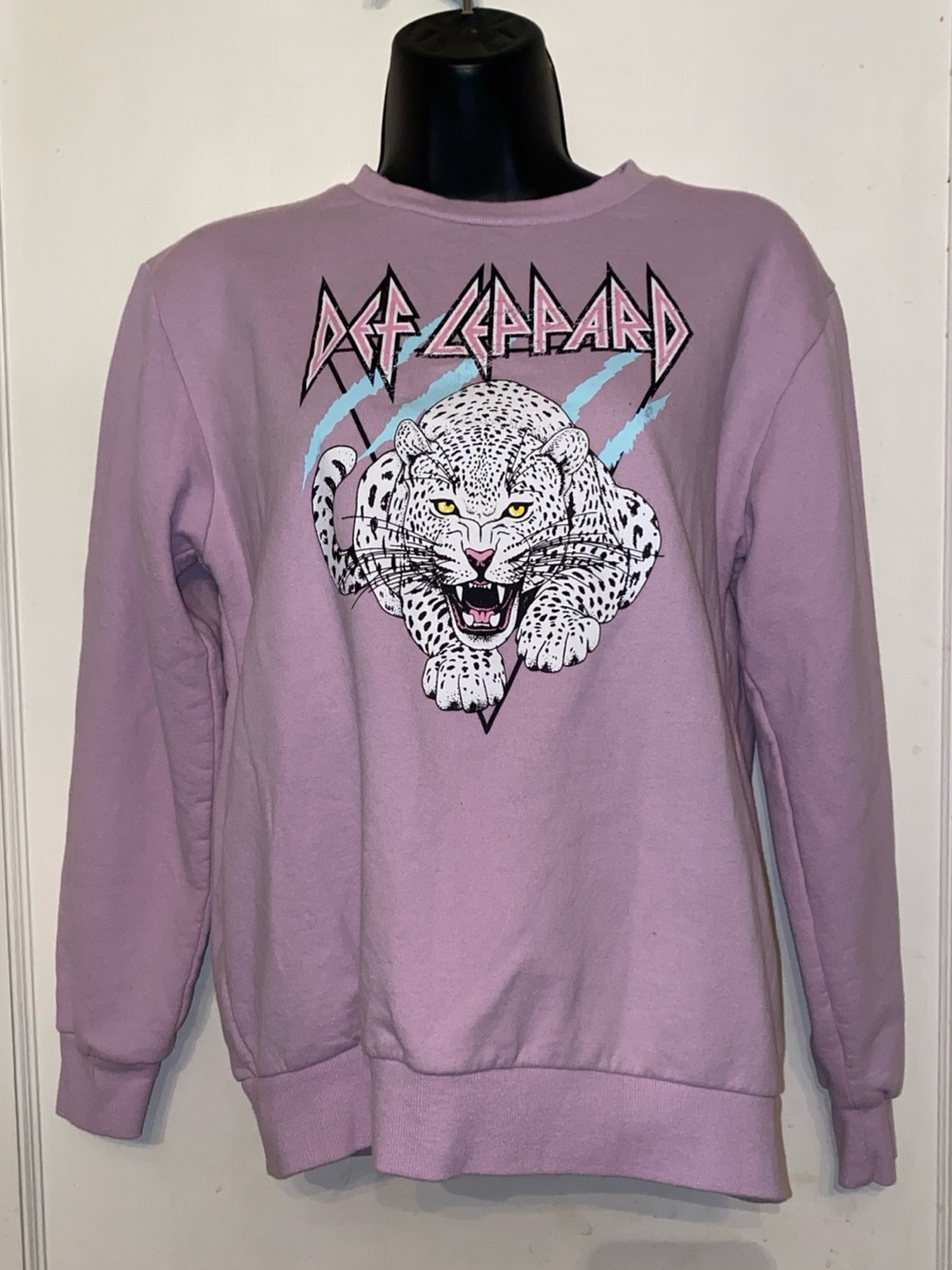 Def Leppard Animal Leopard Print Graphic Sweatshirt Purple Women's Small in good